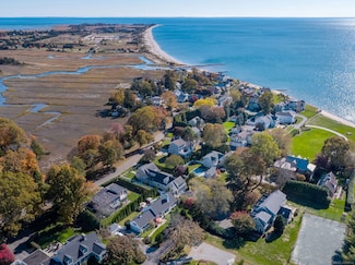 35 Hotchkiss Ln, Madison, CT 06443