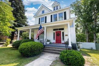 205 Brunswick Ave, Blackstone, VA 23824