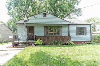 1418 68th St, Windsor Heights, IA 50324