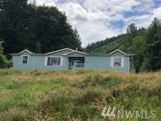 18635 W Lakeview Ln, Mount Vernon, WA 98274