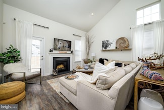 18 Chepstow Rd, Plumsted, NJ 08533