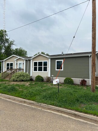 53 Central Ave N, Dunn Center, ND 58626