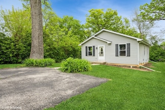 2916 Hickory Dr, McCullom Lake, IL 60050