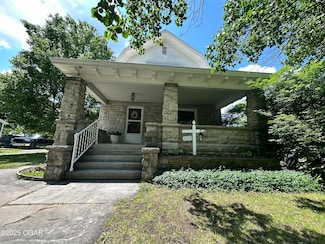 325 N Garrison Ave, Carthage, MO 64836