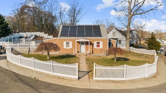 69 Glen Cir, Bridgeport, CT 06610