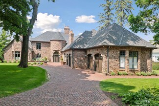 27640 Island View Rd, Excelsior, MN 55331