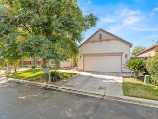 4769 N Emerald Peak Dr, Clovis, CA 93619