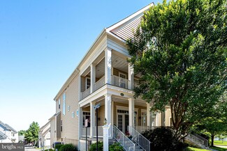 17600 Marbury St, Round Hill, VA 20141