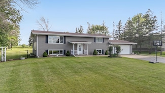 8741 Umland Rd, Larsen, WI 54947
