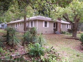 3202 Charleston Dr, Jackson, MS 39212