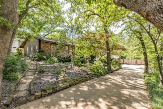 927 Crooked Oak Dr, Durant, OK 74701