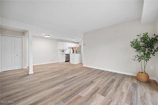 8381 N Akins Rd Unit H2, North Royalton, OH 44133