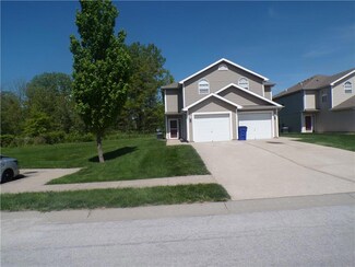 1538 SW Shelby Dr, Lees Summit, MO 64081