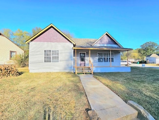 302 Hollywood Dr, Jackson, TN 38301