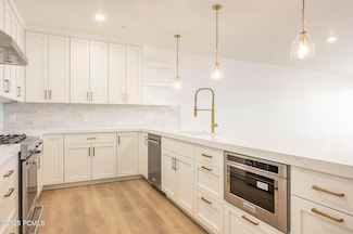 2250 E Murray Holladay Rd Unit 305, Salt Lake City, UT 84117