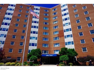 11850 Edgewater Dr Unit 722, Lakewood, OH 44107