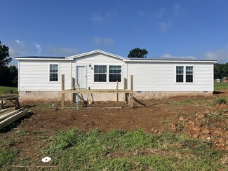 712 Sparrow Rd, Lafayette, TN 37083