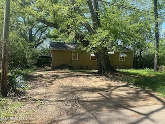 2805 Fairhill Dr, Jackson, MS 39212