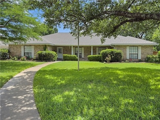 701 Roberta Ct, Bryan, TX 77802