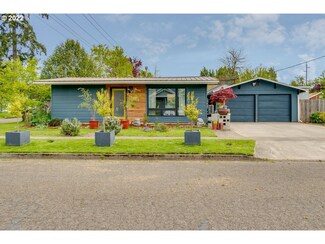 1110 E 7th St, Newberg, OR 97132