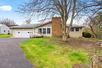 7112 Altenburg Rd, Harvard, IL 60033