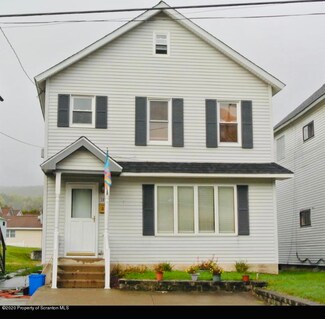 14 Hospital St, Carbondale, PA 18407