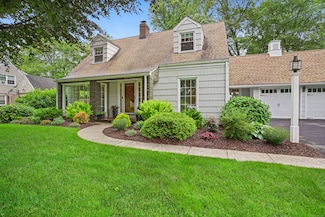 86 Lorma Ave, Trumbull, CT 06611