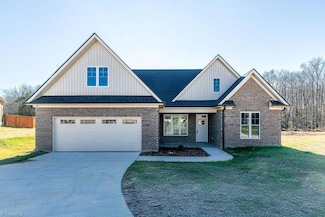 112 Emerald Ct, Trinity, NC 27370