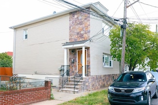 17 Winfield St, Staten Island, NY 10305