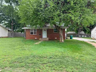 1117 E Spring St, Henrietta, TX 76365