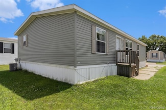 184 Pheasant Ct, Grand Blanc, MI 48439