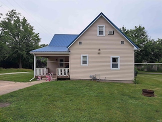 622 S Market St, Winamac, IN 46996