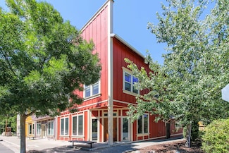 195 E St, Jacksonville, OR 97530