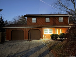 7 Gloucester Dr, Wyandanch, NY 11798