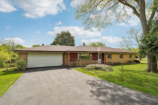 1424 S Arcadian Dr, New Berlin, WI 53151