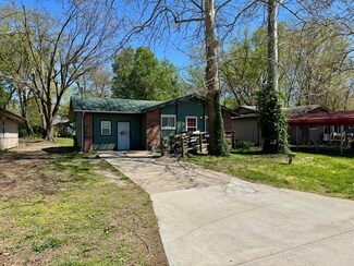 1824 N Hillcrest Ave, Springfield, MO 65802
