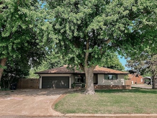 325 S Marion, Hinton, OK 73047