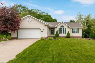 2372 N Ridge Dr, Cuyahoga Falls, OH 44223