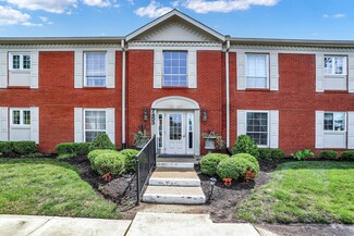 7453 Lions Head Dr, Indianapolis, IN 46260