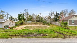 905 W 3rd St, Lynn Haven, FL 32444