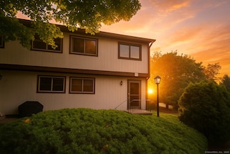 27 Crows Nest Ln Unit 17P, Danbury, CT 06810
