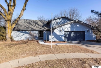 5742 Tucker Cir, Omaha, NE 68152