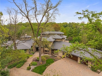 8700 Lee Blvd, Leawood, KS 66206