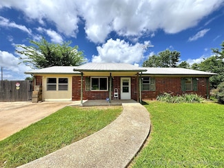 17564 W Grandview Dr, Tahlequah, OK 74464