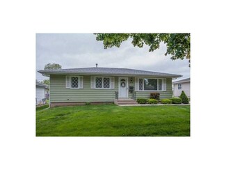 2400 Victoria Dr SW, Cedar Rapids, IA 52404