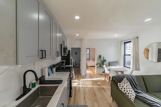 3637 34th St, Astoria, NY 11106