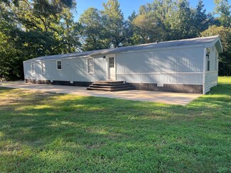 1438 An County Road 422, Palestine, TX 75803