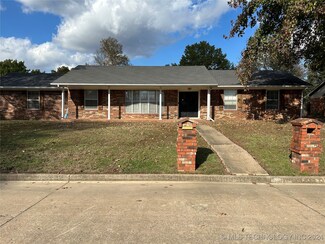 2500 Margaret Lynn Ln, Muskogee, OK 74403