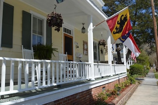 718 Pollock St, New Bern, NC 28562