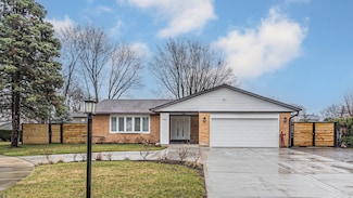 1303 N Santee Ln, Mount Prospect, IL 60056